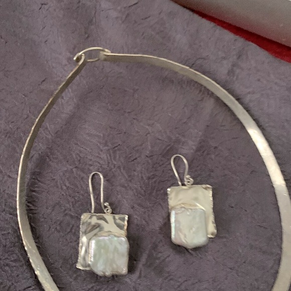 Sterling Silver Choker with 2 Fresh Water Pearls & a Biwa Pearl & Earrings Set - Picture 7 of 13